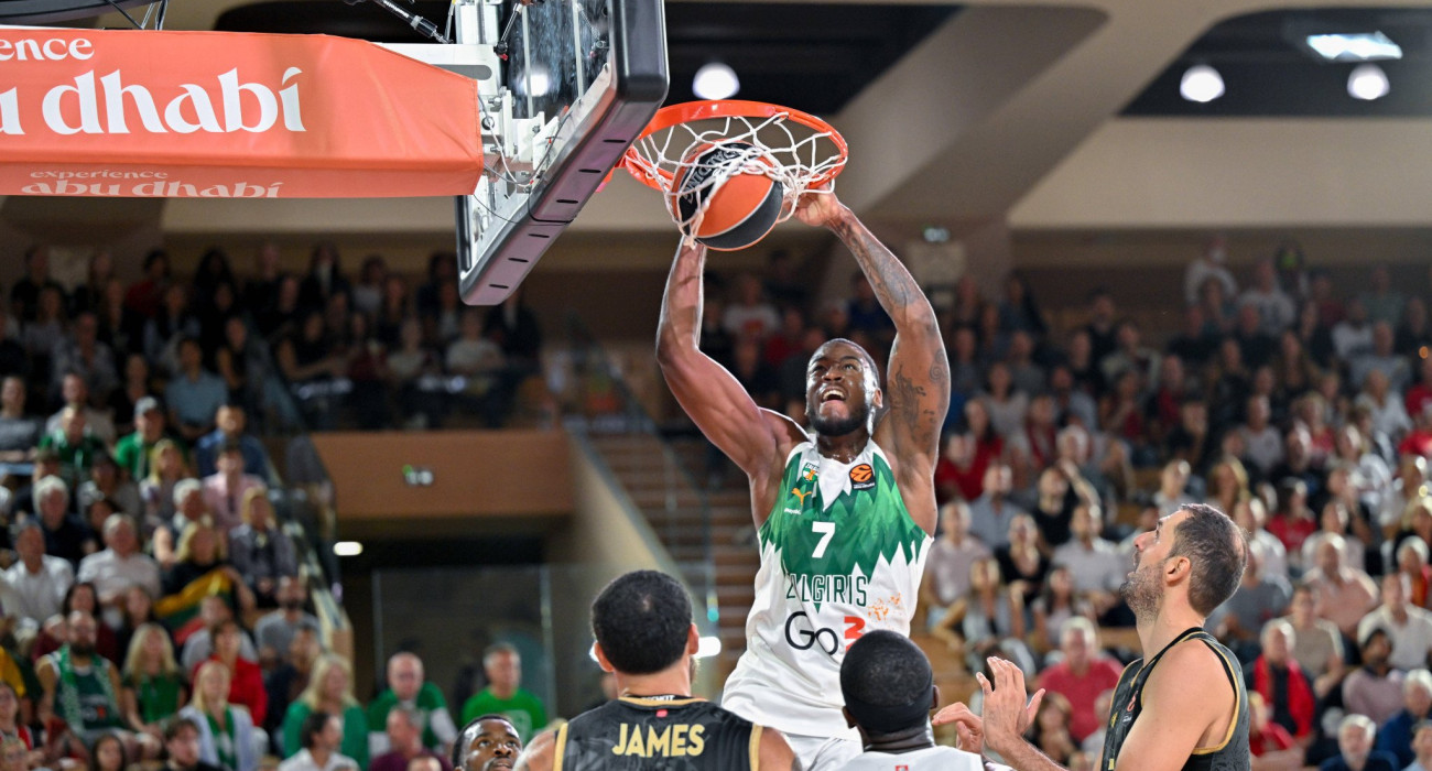 Ο Μόουζες Ράιτ καρφώνει εμφατικά τη Μονακό, Πηγή: Imago