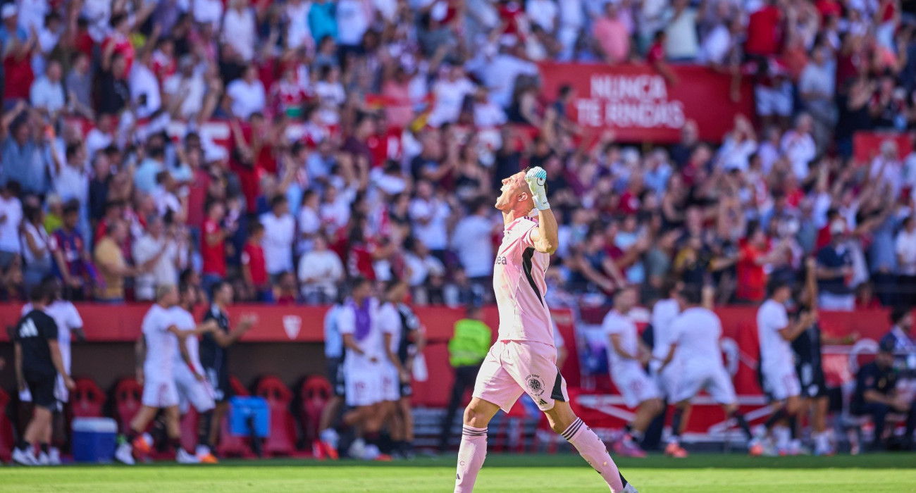 Ο Οδυσσέας Βλαχοδήμος πανηγυρίζει έξαλλα την τεράστια νίκη της Σεβίλλη, Πηγή: Imago