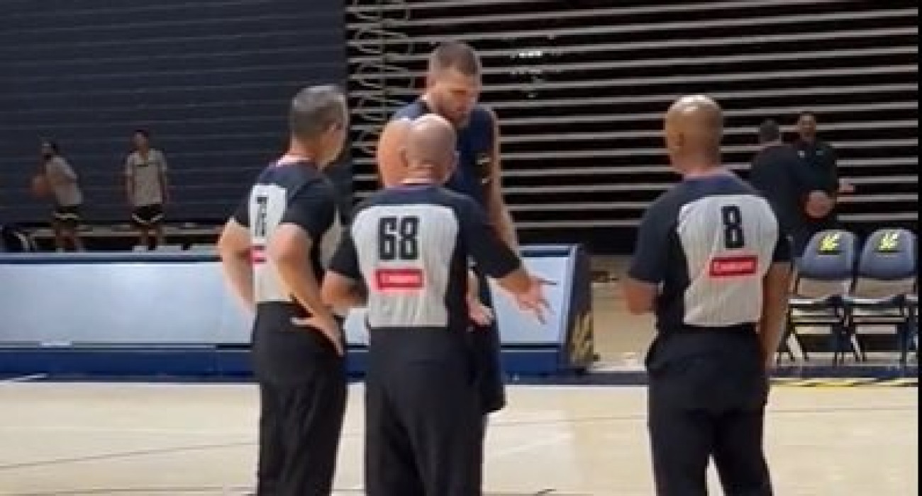Οι Νάγκετς έφεραν διαιτητές ΝΒΑ σε εσωτερικό «διπλό» και ο Γιόκιτς δεν σταμάτησε να τους μιλάει (video)