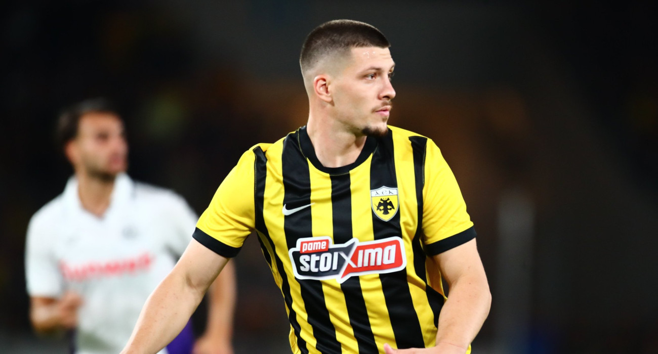 Ο Λούκα Γιόβιτς με τη φανέλα της ΑΕΚ / Πηγή: Eurokinisi