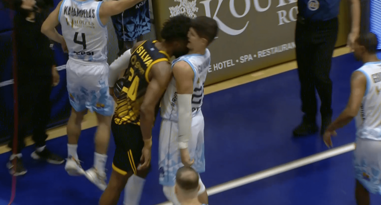 Η κουτουλιά του Κρις Σίλβα / Screenshot