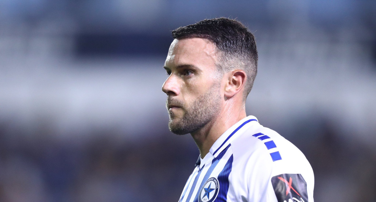 Ο Κίνι με τη φανέλα του Ατρομήτου / Πηγή: Eurokinissi