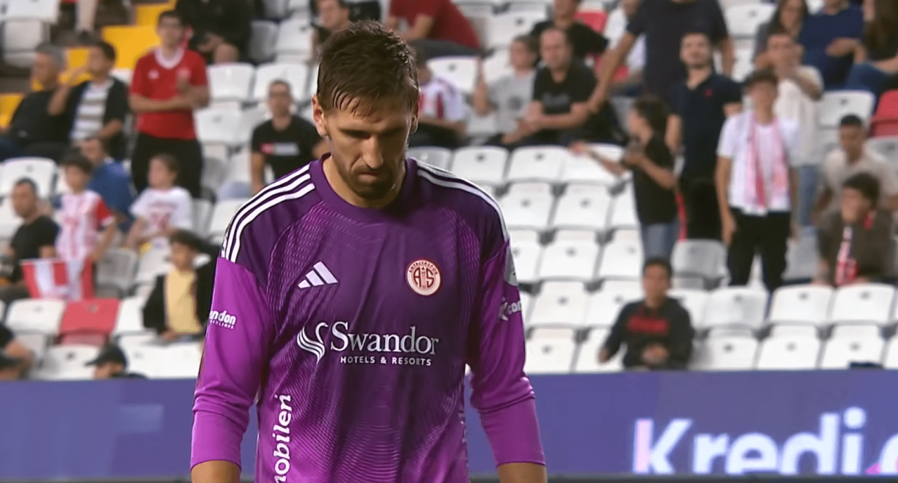 Ο Χουλιάν Κουέστα / Screenshot