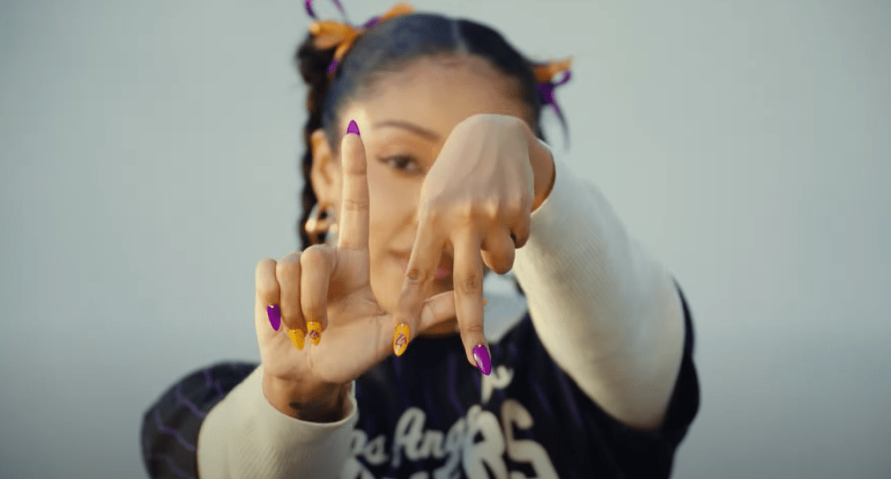 Η Νάταλι Μπράιαντ, κόρη του θρυλικού Κόμπι / Πηγή: Lakers YT