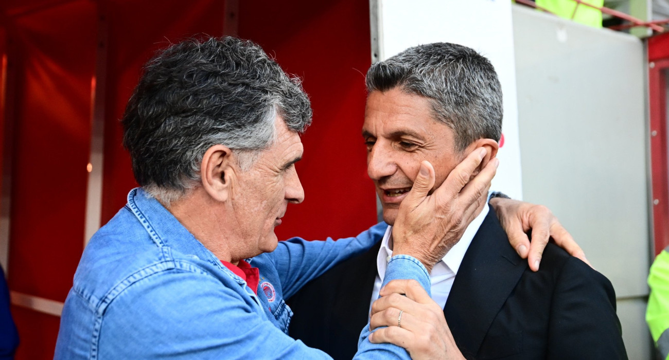 Ο Ραζβάν Λουτσέσκου και ο Χοσέ Λουίς Μεντιλίμπαρ / Πηγή: Eurokinissi