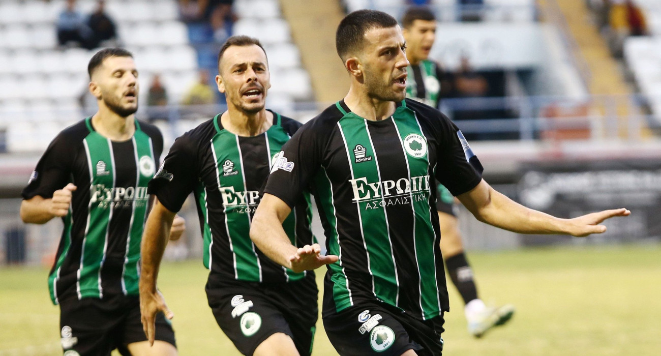 Οι παίκτες της Μαρκό πανηγυρίζουν τη νίκη στο Αιγάλεω / Πηγή: Intime