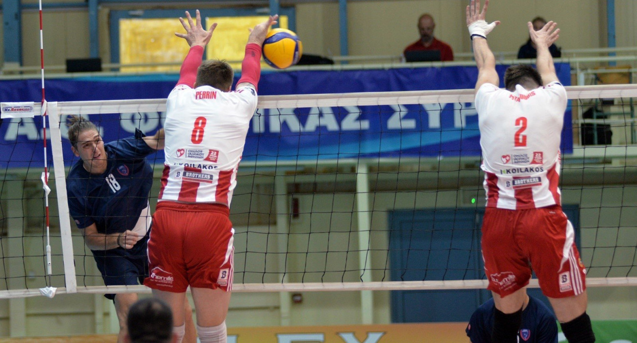 Φάση από το φιλικό του Φοίνικα Σύρου με τον Ολυμπιακό / Πηγή: V.C. Foinikas Syrou / A. Solaris