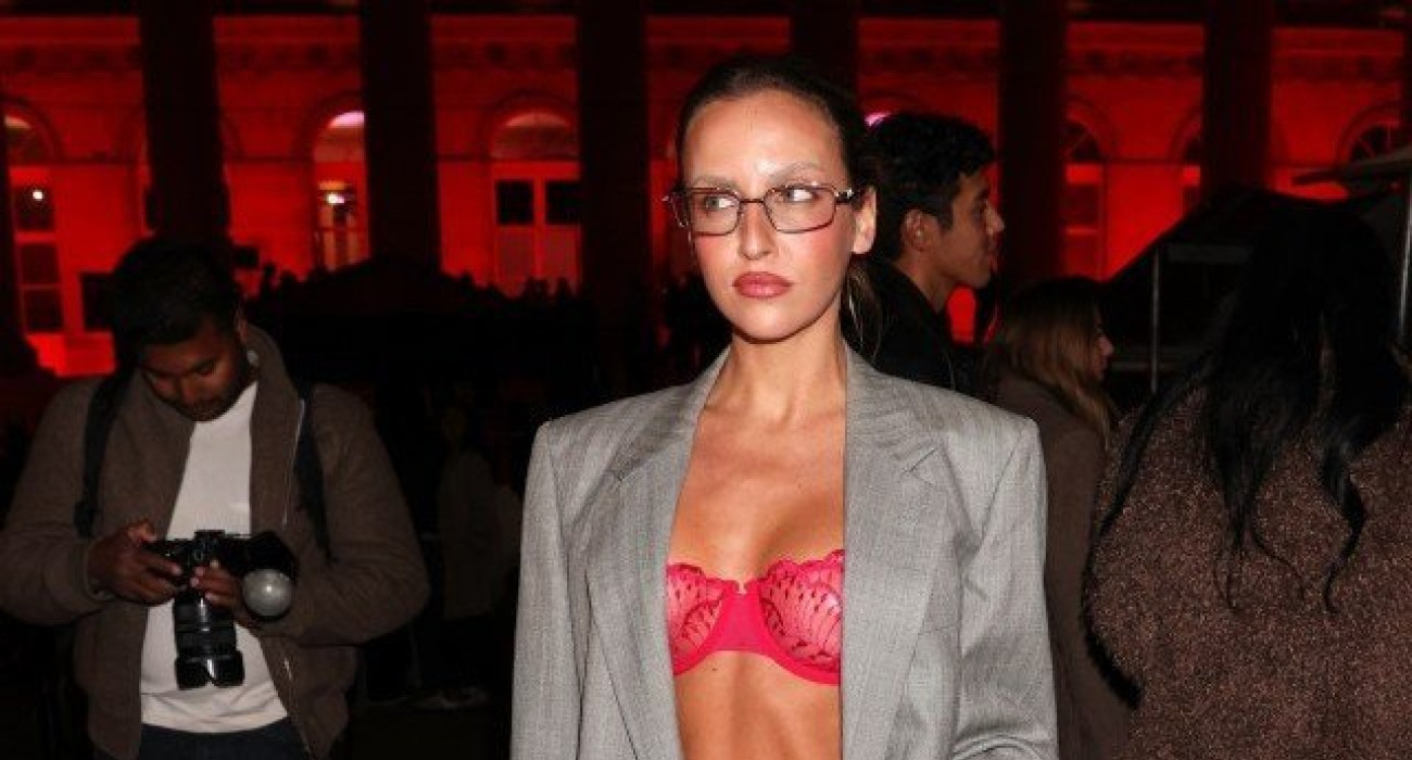 H εμφάνιση της Κάρλα Ζινολά στην εβδομάδα μόδας του Παρισιού / Πηγή: Instagram