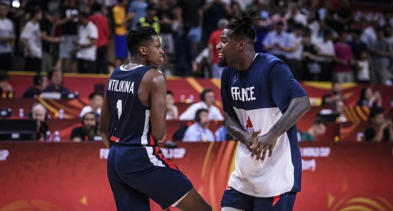 Ο Φρανκ Νιλικίνα και ο Ματίας Λεσόρ / Πηγή: FIBA Basketball