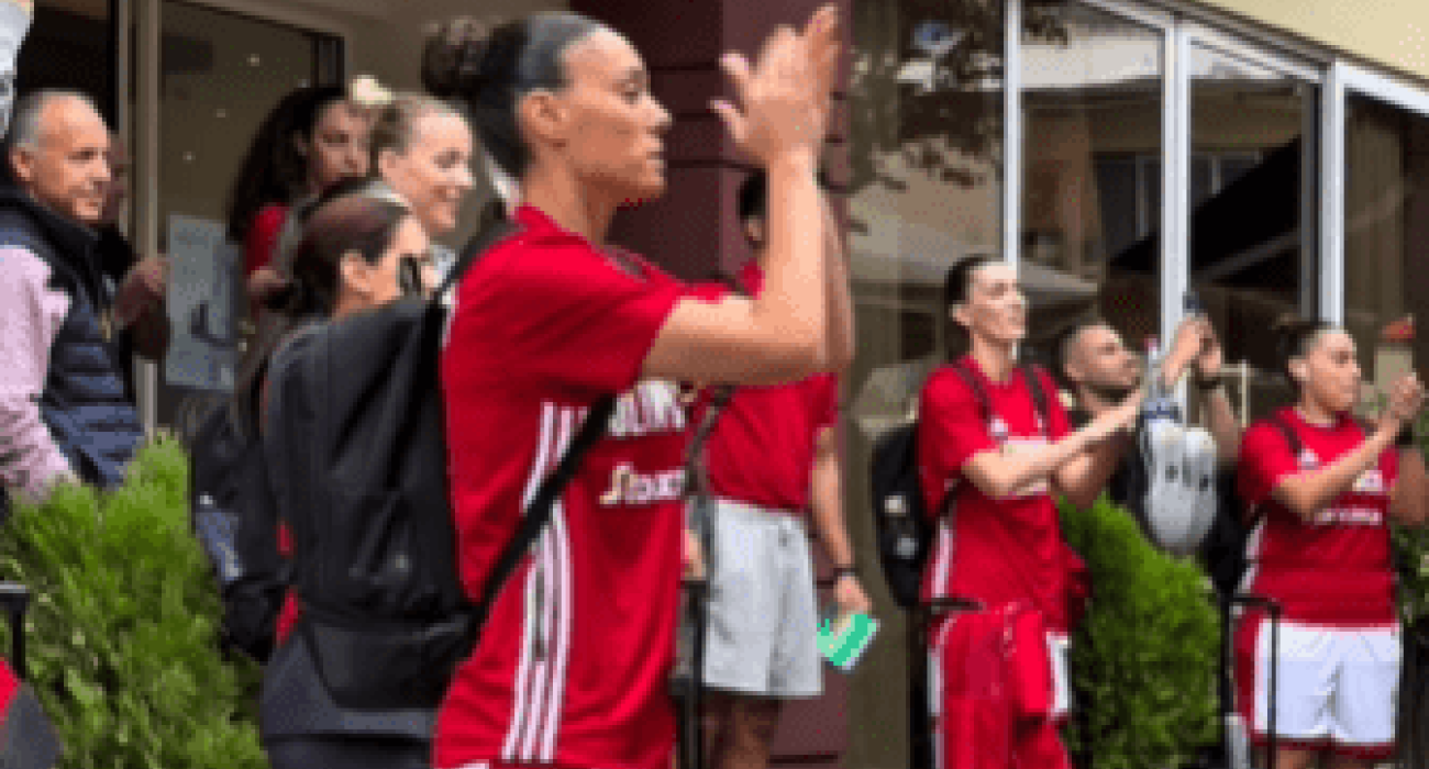 Αποθέωση για το μπάσκετ γυναικών του Ολυμπιακού πριν τον τελικό του Σούπερ Καπ (video)