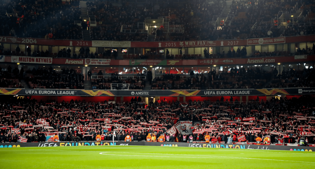 Οι φίλοι του Ολυμπιακού στο Έμιρειτς /Πηγή: Eurokinissi