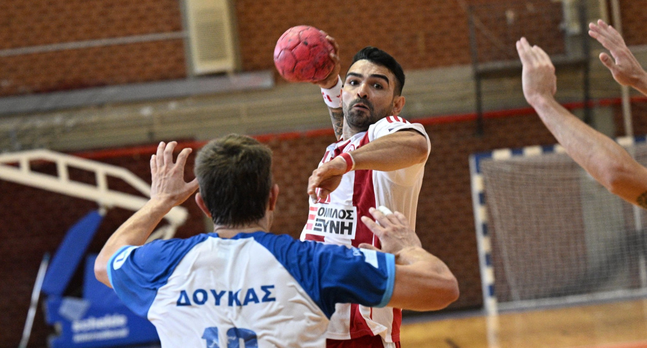 Φάση από τον αγώνα του Ολυμπιακού με τον Δούκα για τη 3η αγωνιστική της Handball Premier / Πηγή: Eurokinissi