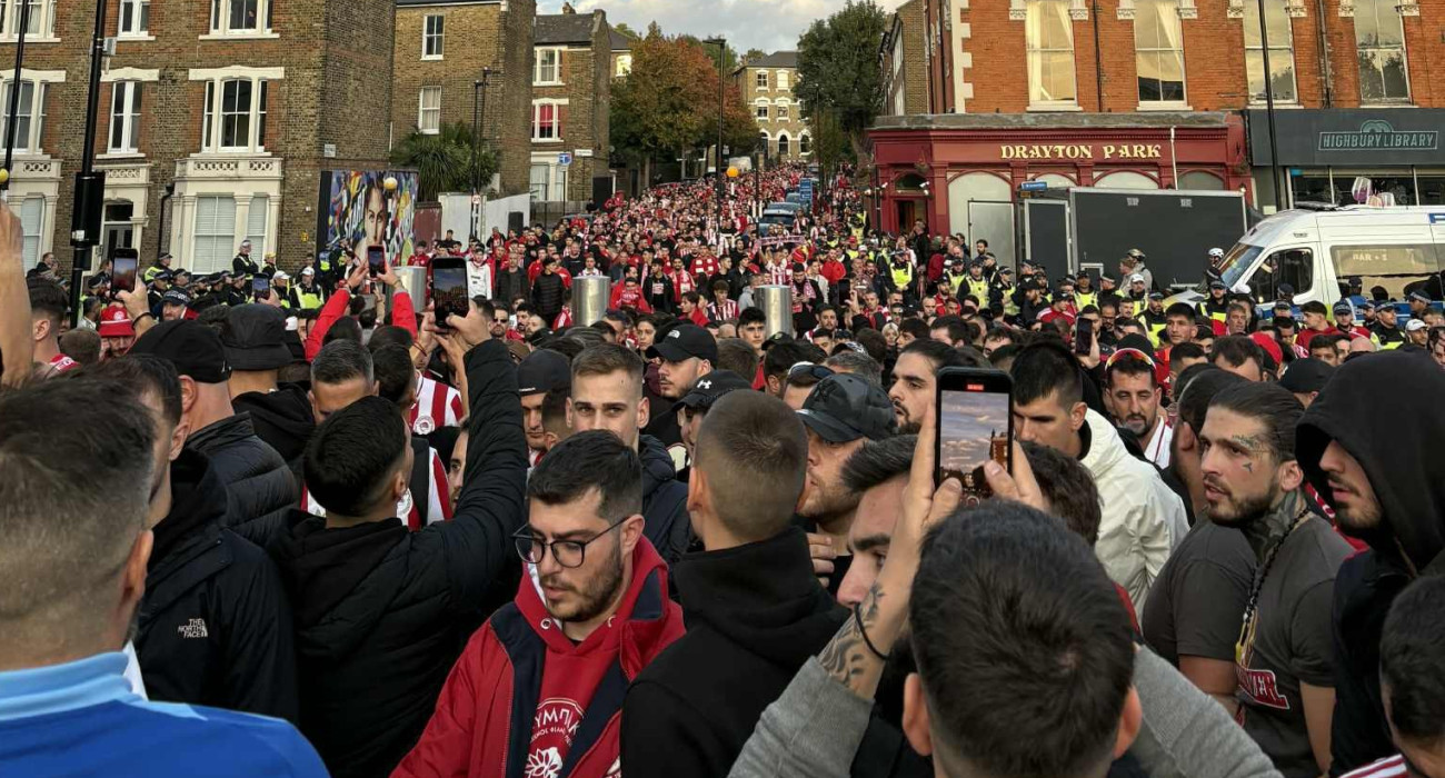 Ο κόσμος του Ολυμπιακού στο Λονδίνο / Πηγή: Olympiacos FC / X
