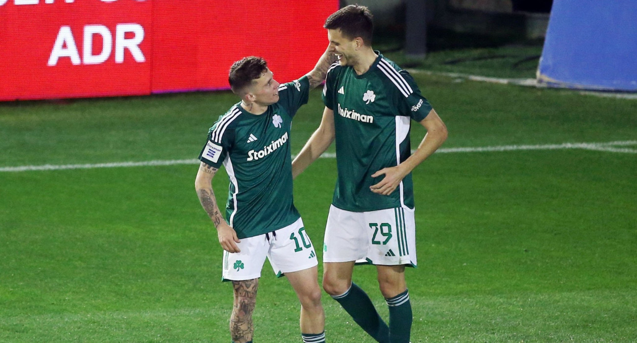 Ο Ντουάρτε Μπερνάρ πανηγυρίζει μαζί με τον Άλεξ Γερεμέγεφ ένα γκολ σε ντέρμπι με τον Ολυμπιακό - ΠΗΓΗ: ΙΝΤΙΜΕ