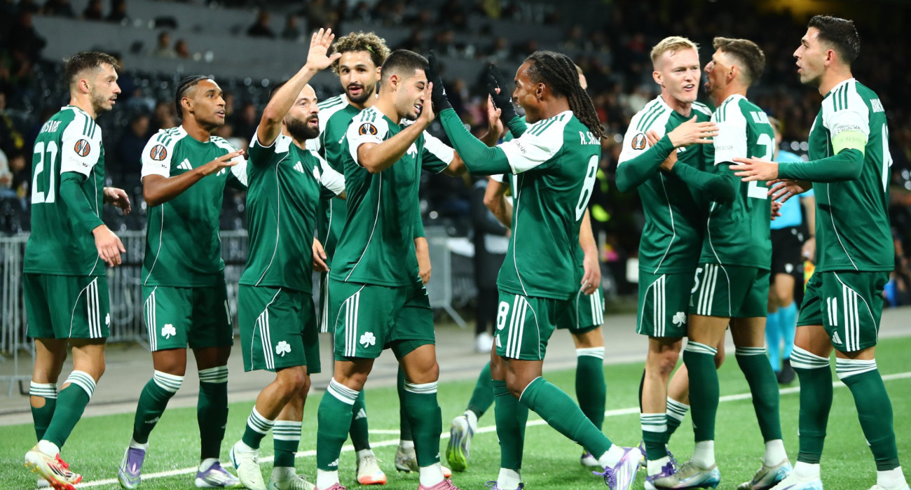 Οι παίκτες του Παναθηναϊκού πανηγυρίζουν το μεγάλο «διπλό» που πέτυχαν στη Βέρνη - ΠΗΓΗ: Eurokinissi