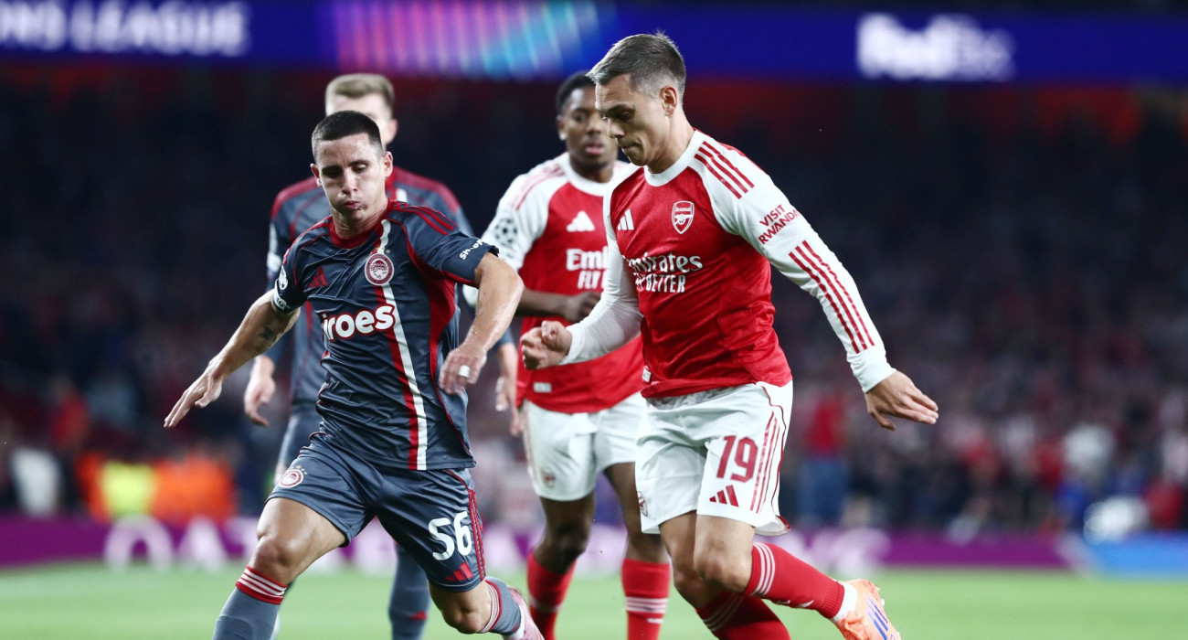 Ο Ντάνιελ Ποντένσε με τον Λεάντρο Τροσάρ στο Άρσεναλ - Ολυμπιακός / Πηγή: Intime