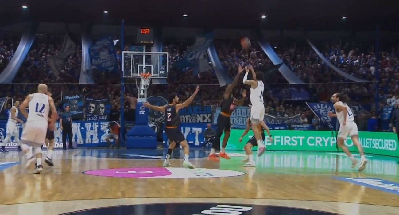 Το απίθανο τρίποντο του Φόστερ σχεδόν από το κέντρο, Πηγή: Glomex