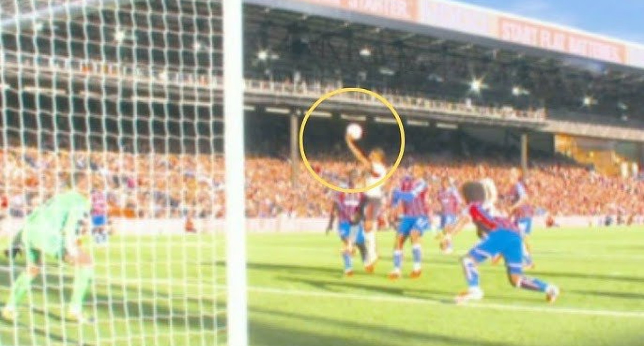 Το χέρι του Μοχάμεντ Σαλάχ στο Κρίσταλ Πάλας-Λίβερπουλ / Screenshot