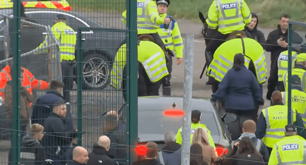 Η στιγμή που αποχωρεί ο Μαρτίν από το γήπεδο της Ρέιντζερς / Screenshot