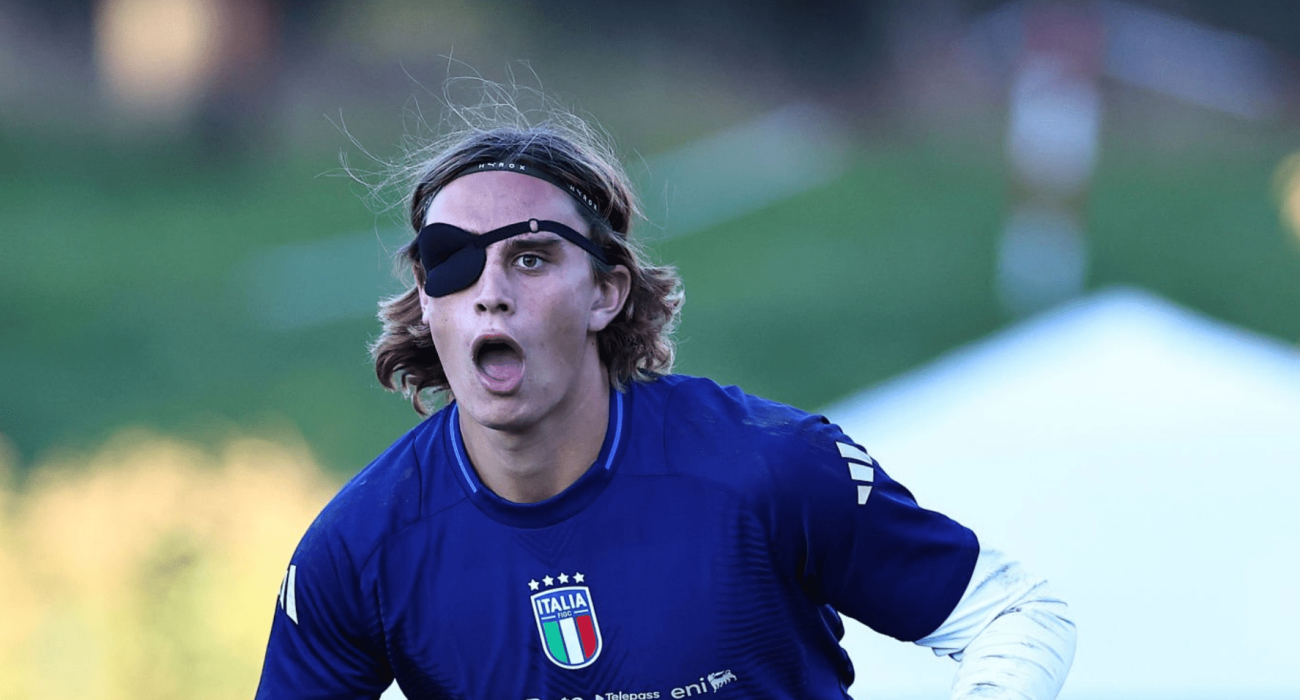 Οι παίκτες της U21 της Ιταλίας με το ένα μάτι κλειστό στις προπονήσεις / Πηγή: Nazionale Italiana