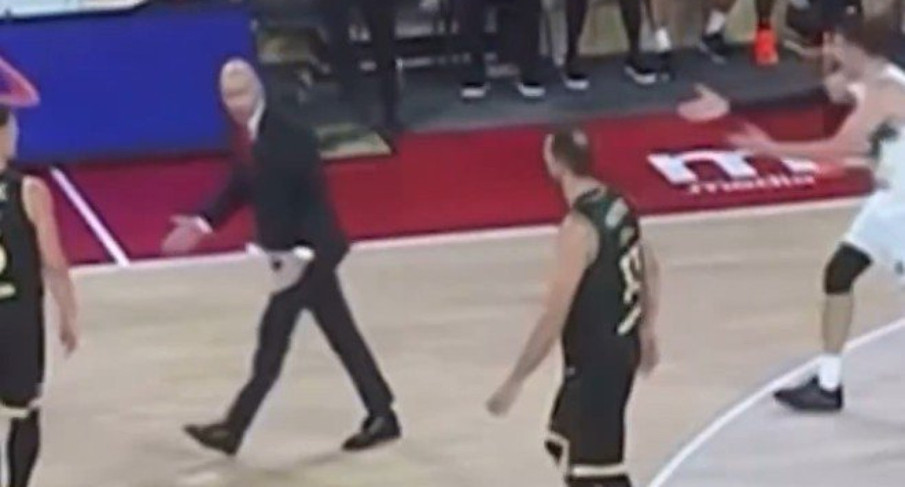 Ο Βασίλης Σπανούλης στο παρκέ / Screenshot