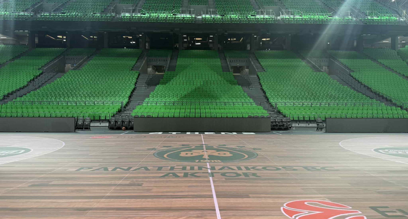 Το νέο logo του Παναθηναϊκού AKTOR στο glass-floor του «T-Center» / Πηγή: Athletiko