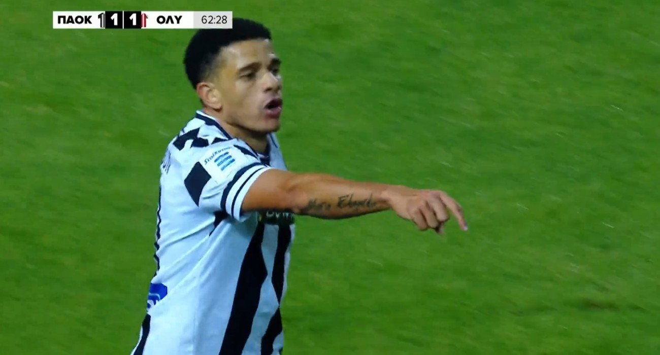 Ο Τάισον τη στιγμή του γκολ μιλώντας στον Λουτσέσκου / Screenshot