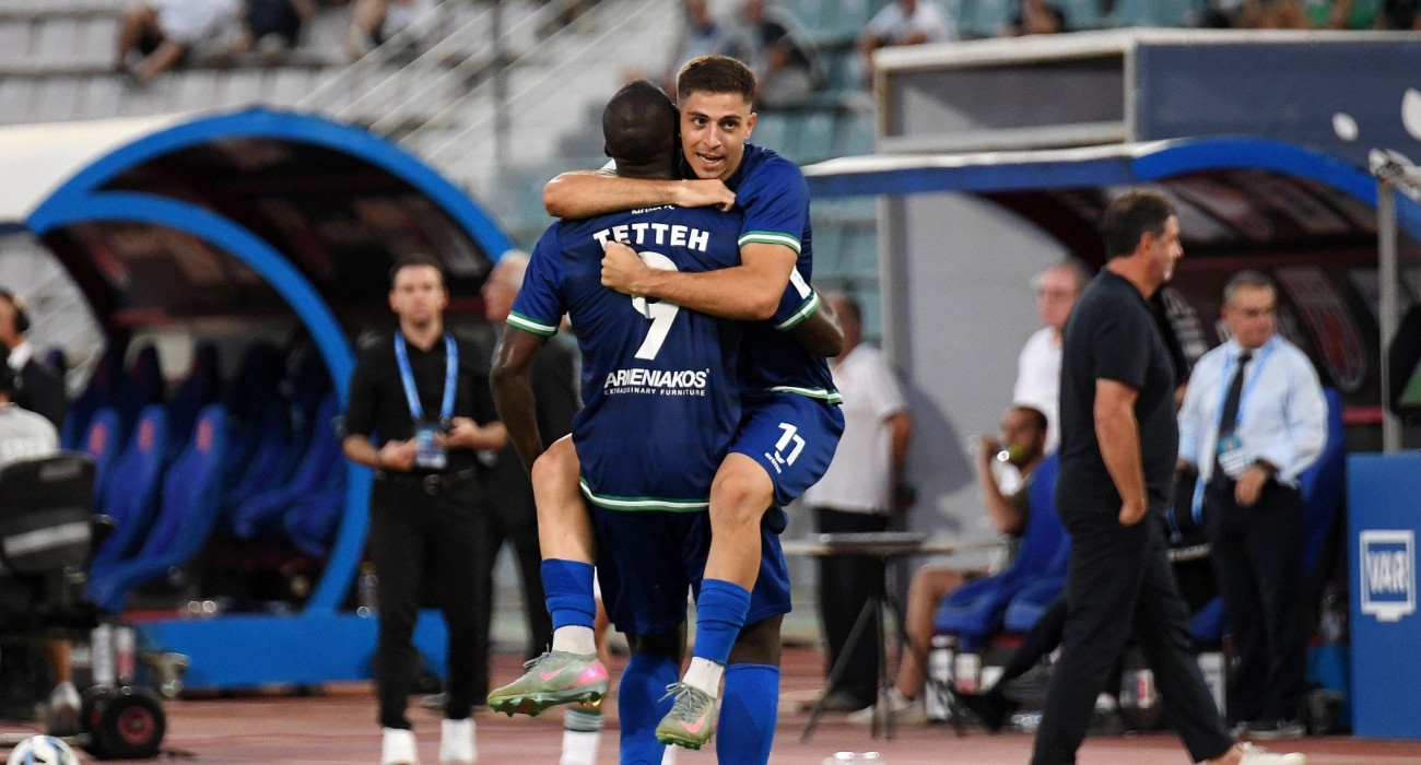 Ο Παύλος Παντελίδης πανηγυρίζει μαζί με τον Ανδρέα Τεττέη - Πηγή: Intime