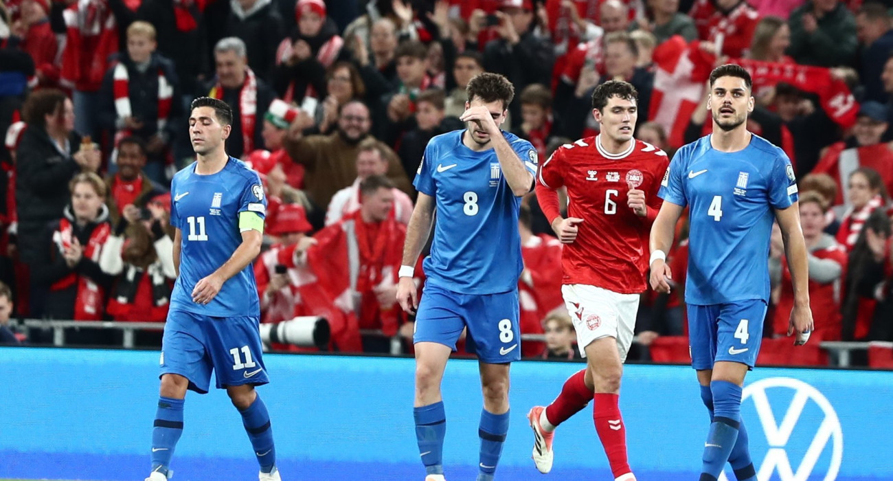 Οι ποδοσφαιριστές της Εθνικής Ελλάδας απογοητευμένοι στο παιχνίδι με την Δανία / Πηγή: InTime