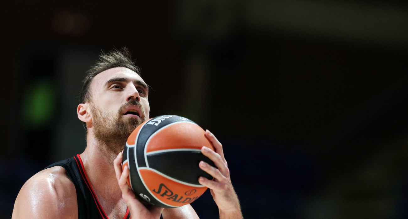 Ο Νίκολα Μιλουτίνοφ στο παιχνίδι με την Μακάμπι/Πηγή: intime