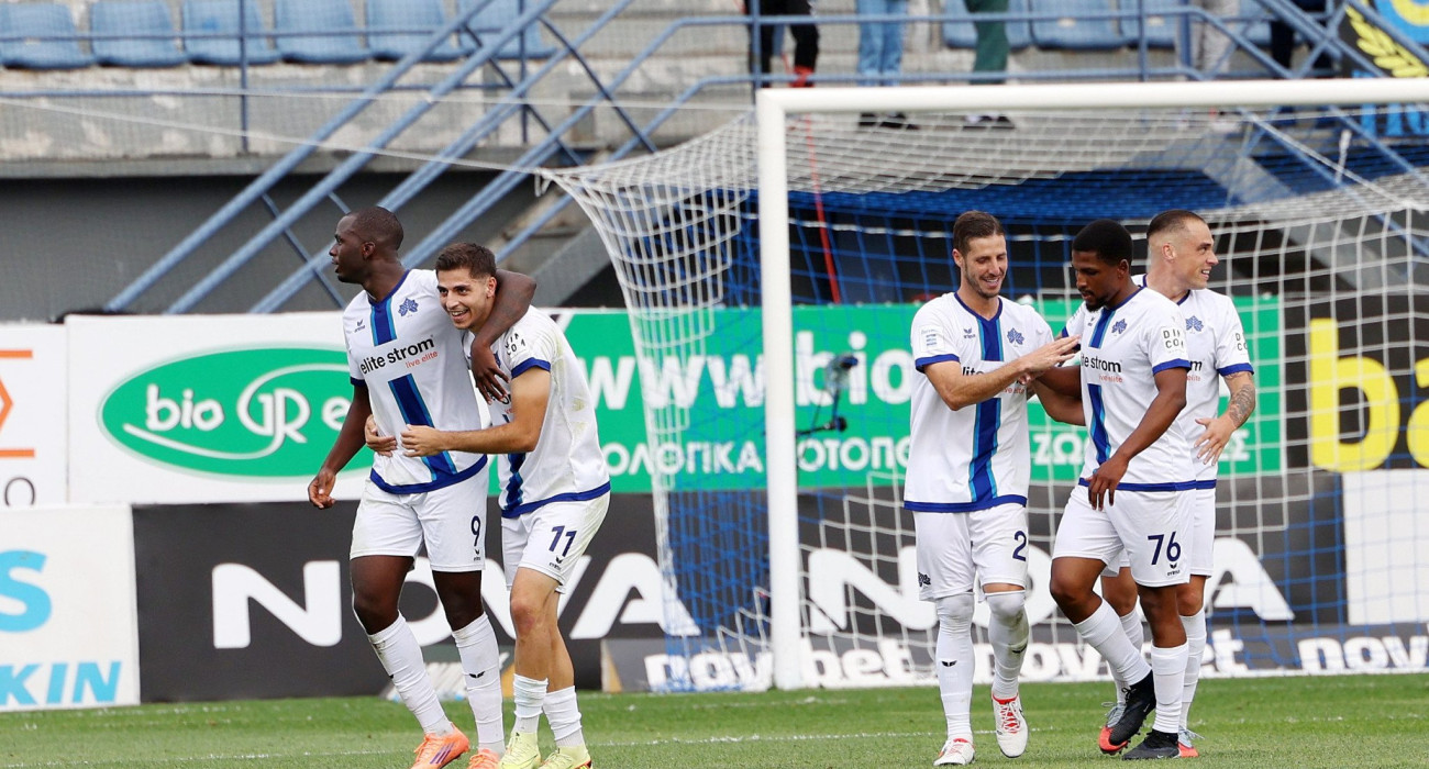 Ο Ανδρέας Τεττέη πανηγυρίζει με τον Παύλο Παντελίδη / Πηγή: Intime