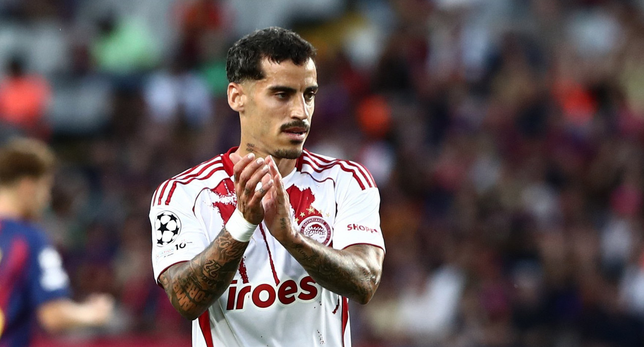 Ο Τσικίνιο με την φανέλα του Ολυμπακού στην αναμέτρηση με την Μπαρτσελόνα / Πηγή: InTime