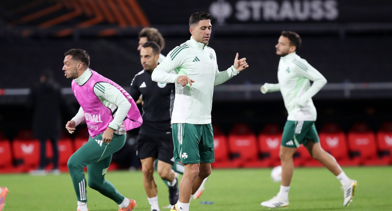 Οι παίκτες του Παναθηναϊκού προπονούνται στο «De Kuip» / Πηγή: InTime