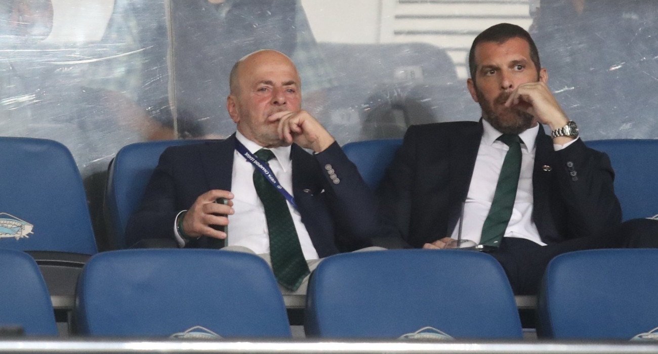 Ο Γιάννης Αλαφούζος με τον Λεωνίδα Μπουτσικάρη / Πηγή: Eurokinissi