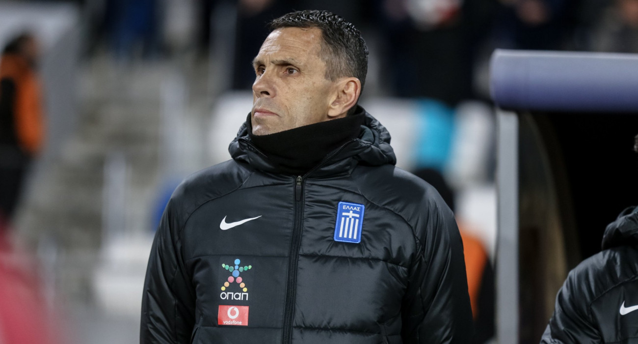 Ο Γκουστάβο Πογέτ στον πάγκο της εθνικής Ελλάδας / Πηγή: Eurokinissi