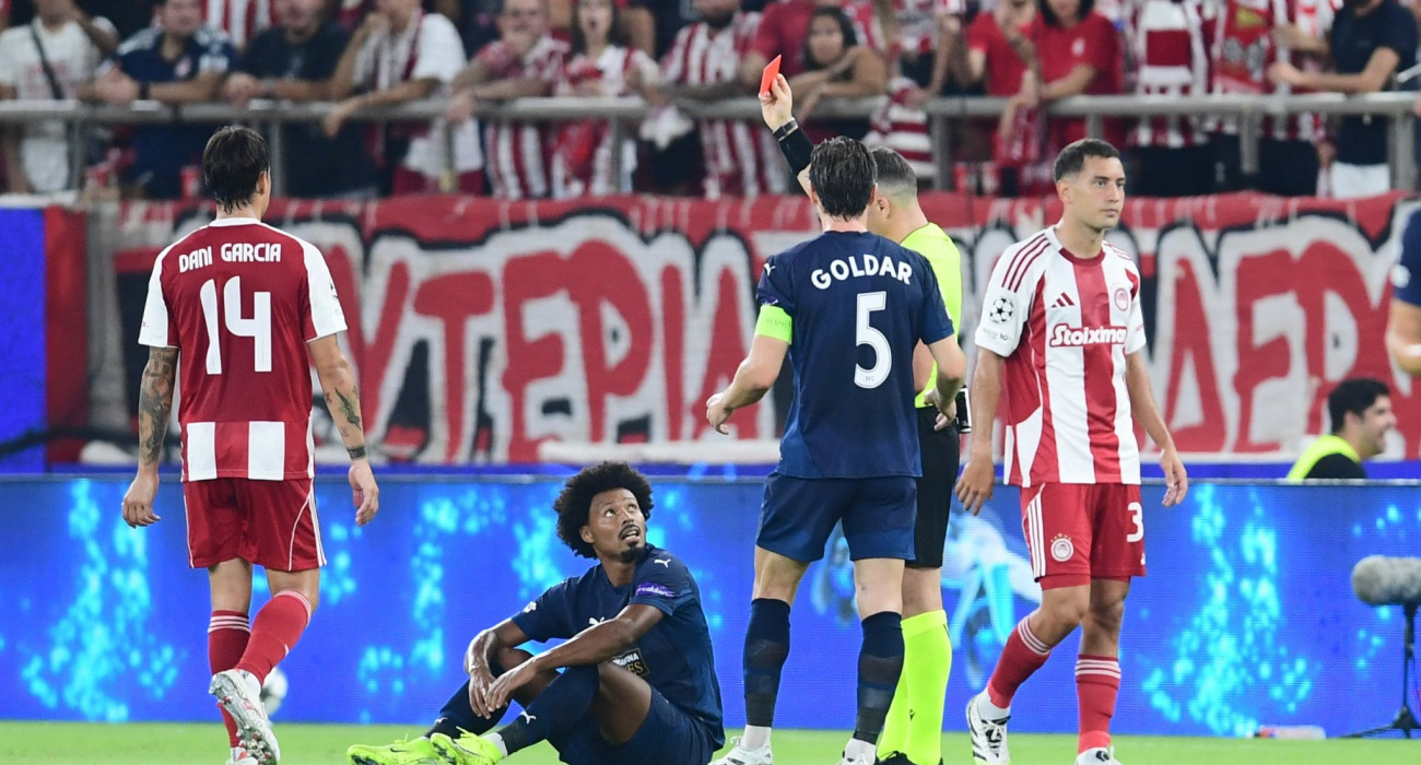 Η στιγμή της αποβολής του Μπρούνο στο Ολυμπιακός - Πάφος 0-0 / Πηγή: Eurokinissi