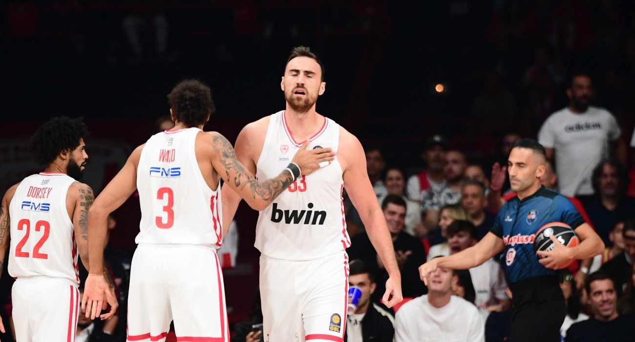 Ο Νίκολα Μιλουτίνοφ πανηγυρίζει το μπλοκ στον Μιλουτίνοφ, Πηγή: Eurokinissi