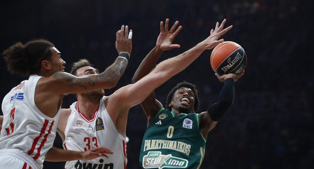 Στιγμιότυπο με τον Τάισον Γουόρντ να μαρκάρει τον Τι Τζέι Σορτς, Πηγή: Eurokinissi