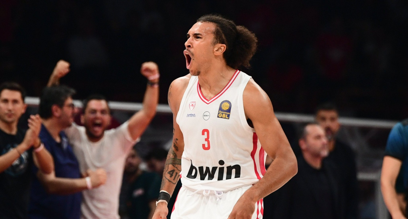 Ο Τάισον Γουόρντ πανηγυρίζει, σαν Ολυμπιακός από μικρό παιδί, Πηγή: Eurokinissi