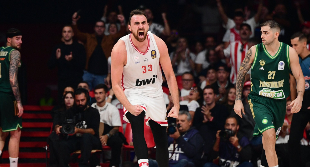 Ο Ολυμπιακός με... καρδιά και ποιότητα νίκησε τον Παναθηναϊκό στο σούπερ ντέρμπι του ΣΕΦ