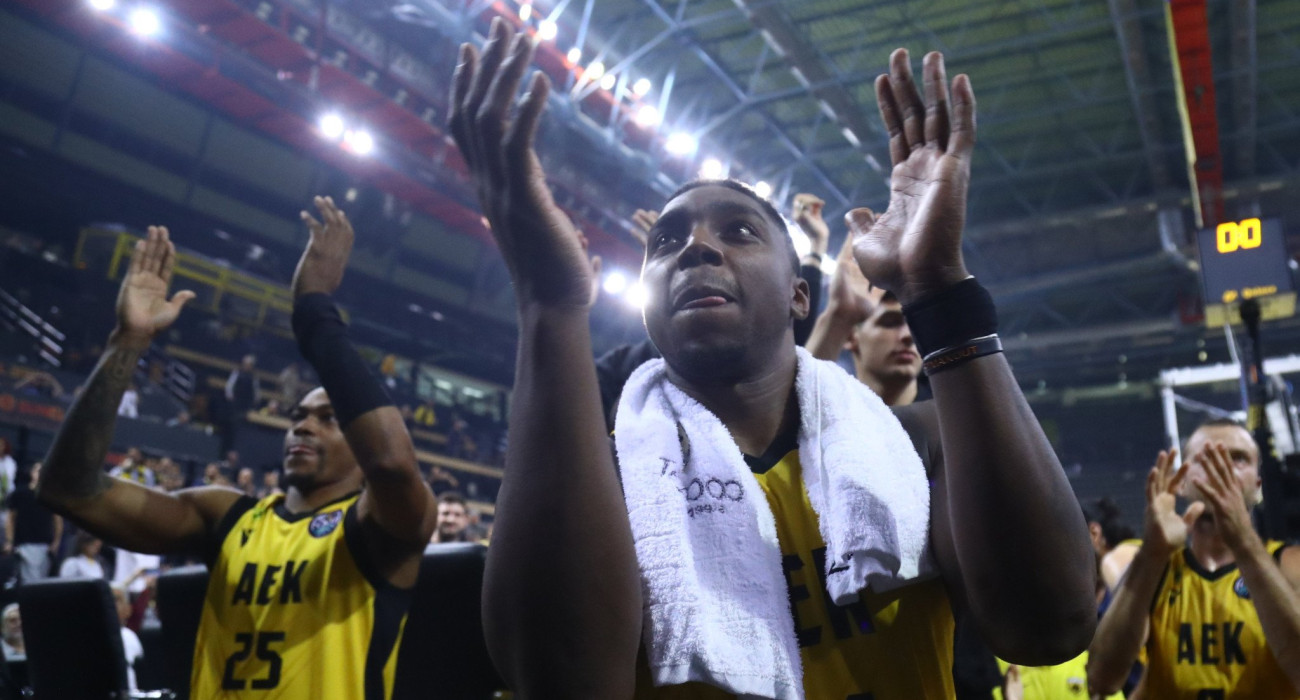 Ο Φρανκ Μπάρτλεϊ στο Athletiko: «Είμαστε στη σωστή κατεύθυνση, θα γίνουμε καλύτεροι»