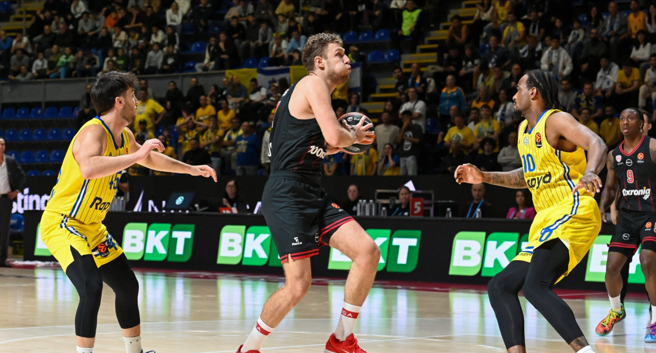 Απίθανη ανατροπή για τον Ολυμπιακό στο Βελιγράδι με νίκη επί της Μακάμπι και ήρωα Βεζένκοφ