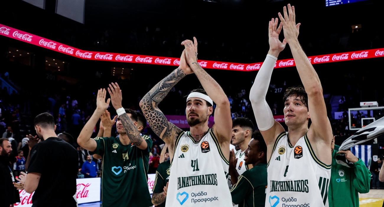 Οι παίκτες του Παναθηναϊκού πανηγυρίζουν μετά τη νίκη επί της Αναντολού Εφές στην Κωνσταντινούπολη, Πηγή: Eurokinissi