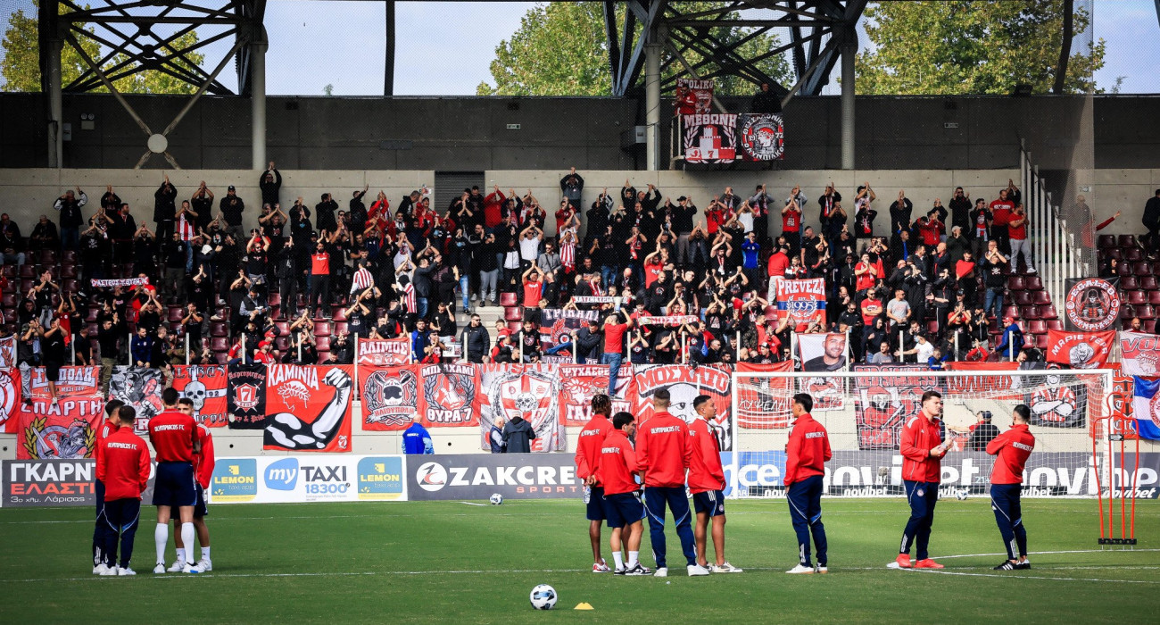 Ο κόσμος του Ολυμπιακό στην Λάρισα / Πηγή: Eurokinissi