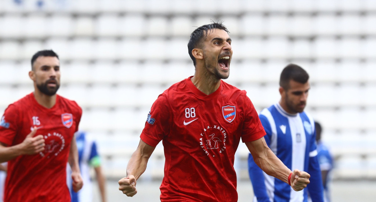 O Παπαγεωργίου πανηγυρίζει κόντρα στο Αιγάλεω / Πηγή: Eurokinissi