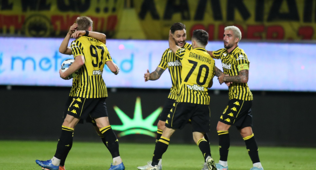 Οι παίκτες του Αρη πανηγυρίζουν το γκολ του Δώνη/Πηγή: Eurokinissi