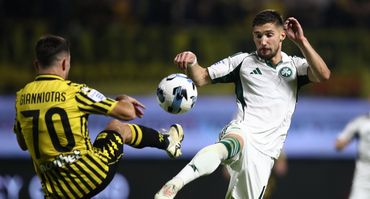 Ο Γιαννιώτας σε διεκδίκηση με τον Τσέριν/ Πηγή: Eurokinissi