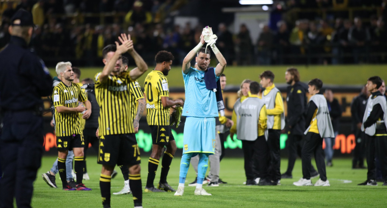 Οι παίκτες του Άρη μετά το τέλος της αναμέτρησης με τον Παναθηναϊκό / Πηγή: Eurokinissi