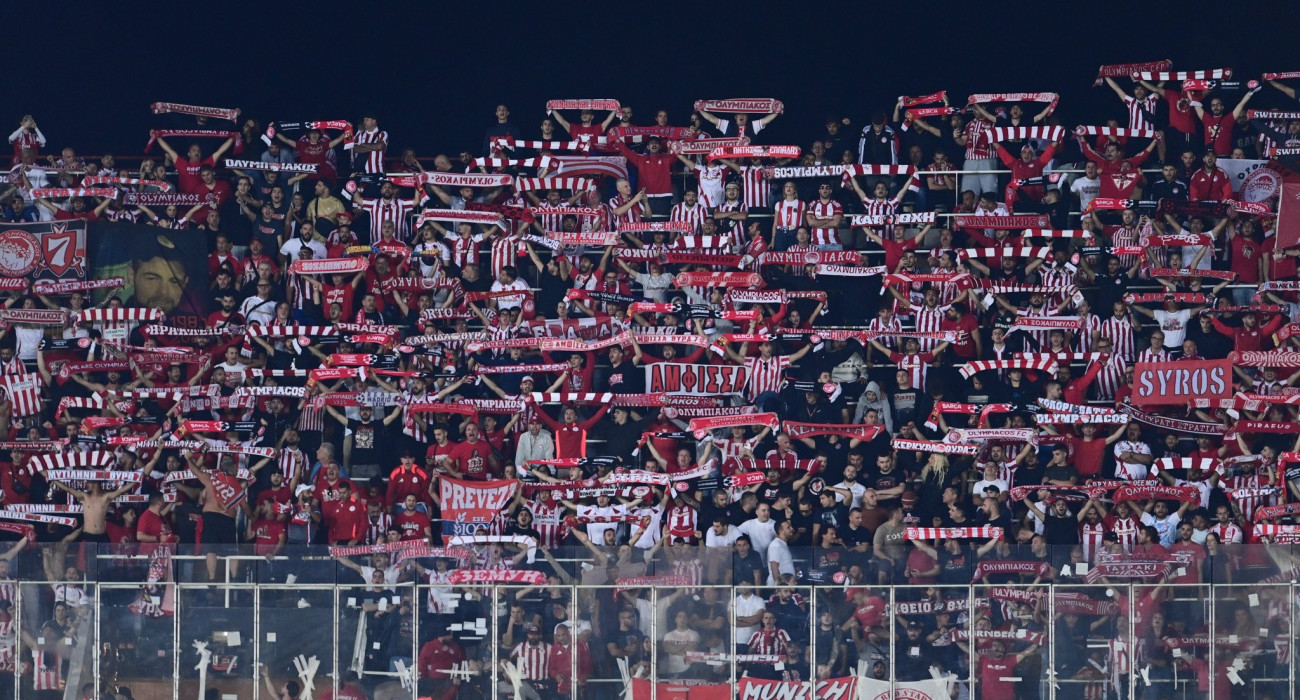 Ο κόσμος του Ολυμπιακού στο «Μονζουίκ» / Πηγή: Eurokinissi