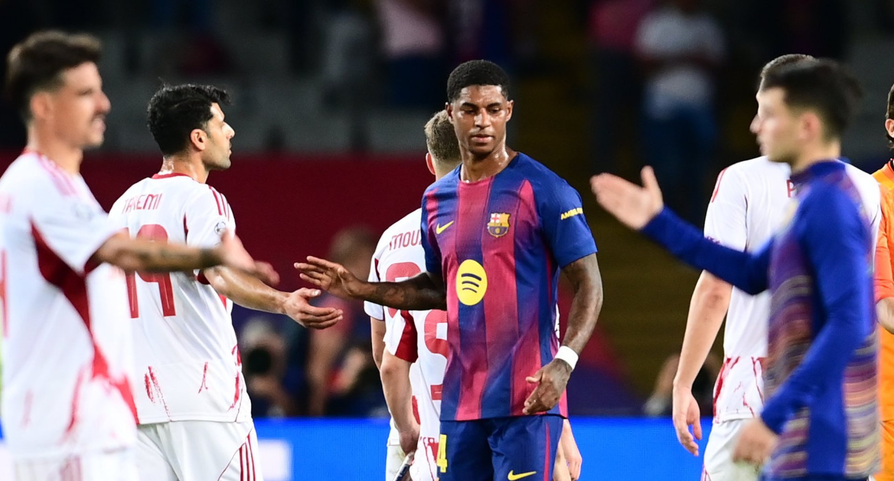 Οι κλασικές «χαιρετούρες» των ποδοσφαιριστών μετά το Μπαρτσελόνα - Ολυμπιακός / Πηγή: Eurokinissi